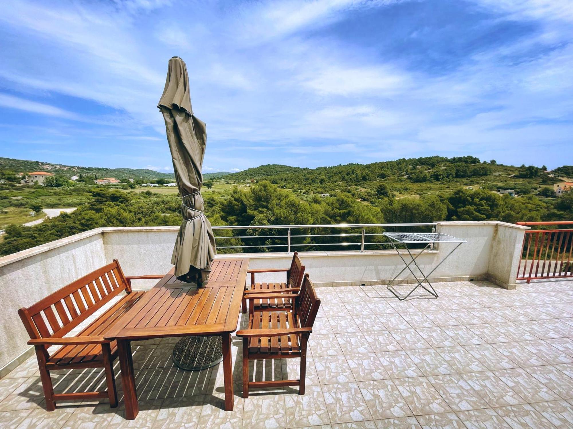 Apartments Kordic Вис Екстериор снимка