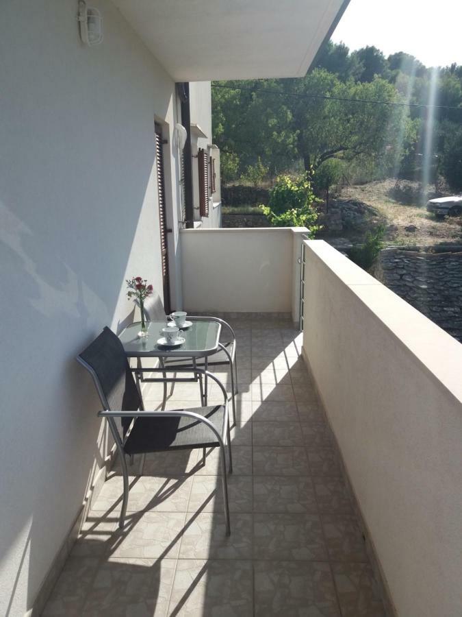 Apartments Kordic Вис Екстериор снимка