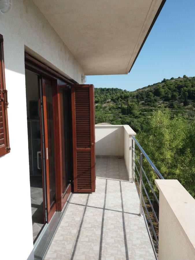 Apartments Kordic Вис Екстериор снимка